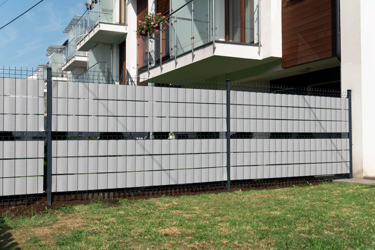 PROTECTO™ BASIC fence tape STRIPS 6 × 2.55 m, 19 cm + 12 clips FREE — zdjęcie 4 z 8